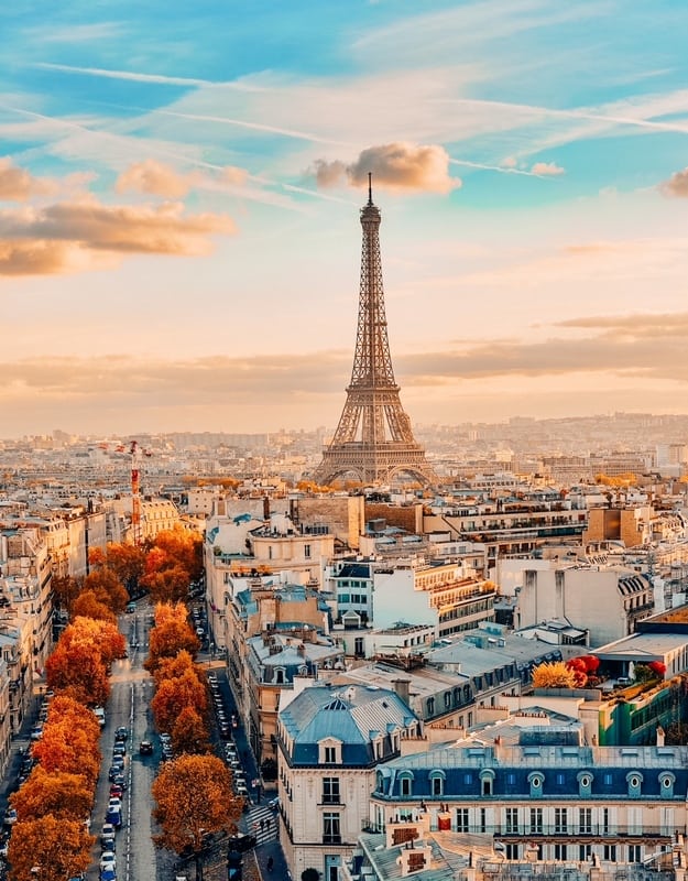 法国巴黎的空中全景城市景观和埃菲尔铁塔在一个秋天