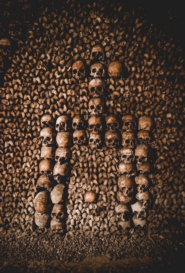 法国巴黎地下墓穴的头骨和骨头
