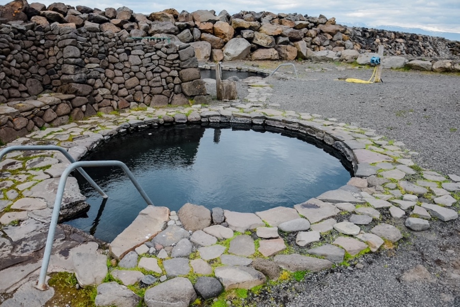 冰岛的格雷提斯拉格温泉池