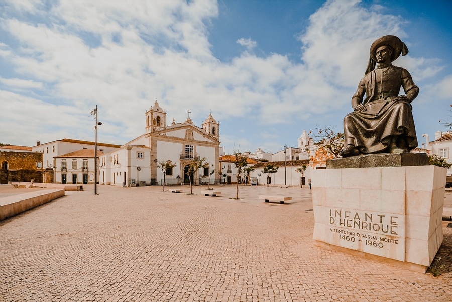 位于葡萄牙阿尔加维拉各斯历史中心老城的圣安东尼奥教堂