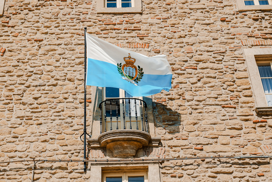 建筑物上的圣马力诺国旗