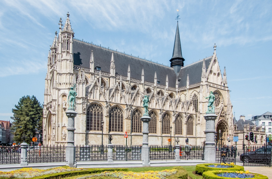 布鲁塞尔萨布隆圣母院在《布鲁塞尔哪里住》中为第一次来布鲁塞尔的游客提供指南
