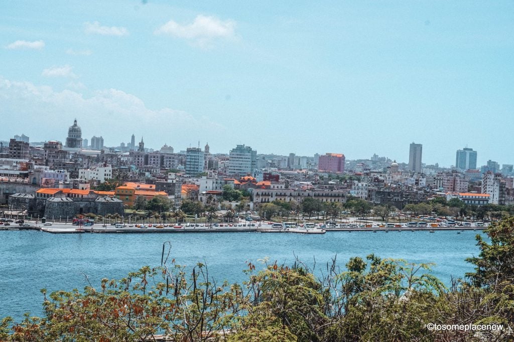 耀哈瓦那。古巴哈瓦那的美丽照片。哈瓦那的每一条街道都讲述着一个有趣的故事。在你的古巴旅行行程中加入这些迷人的景点吧。bob娱乐游戏平台