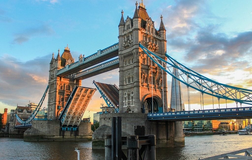 游览伦敦桥和伦敦塔——从巴黎到伦敦一日游