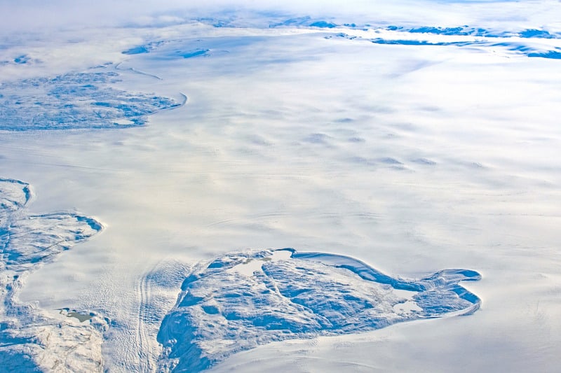 格陵兰岛Kangerlussuaq附近格陵兰冰盖的鸟瞰图