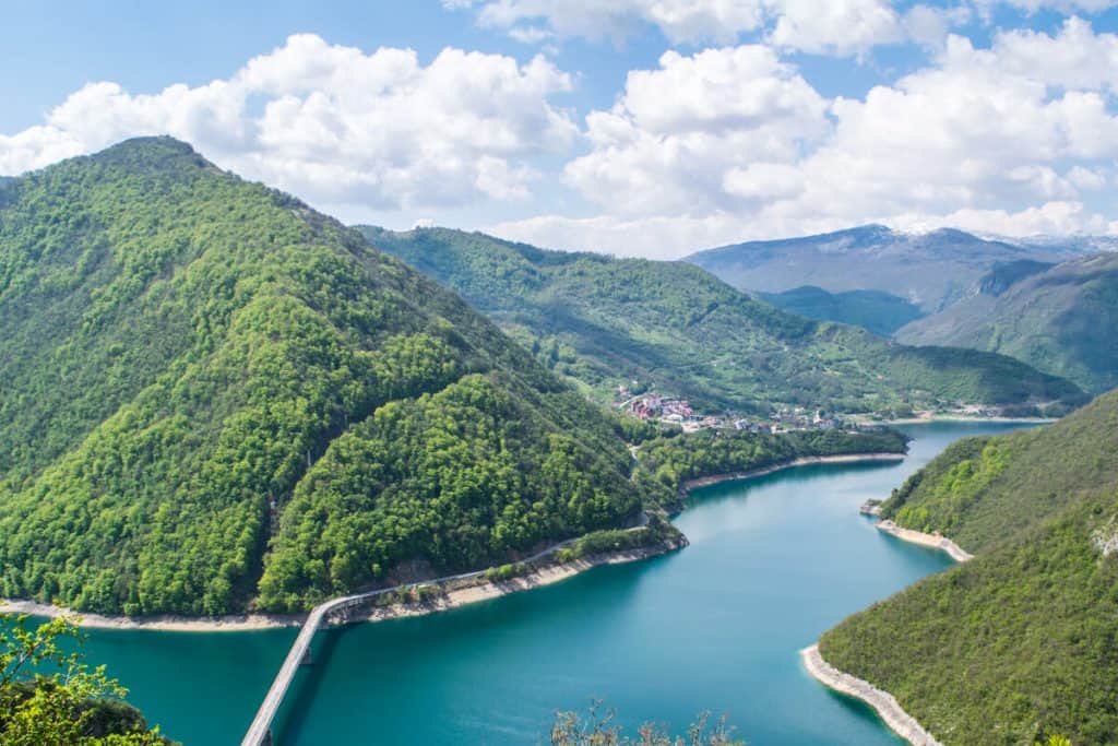 黑山半岛公路旅行中的皮瓦湖