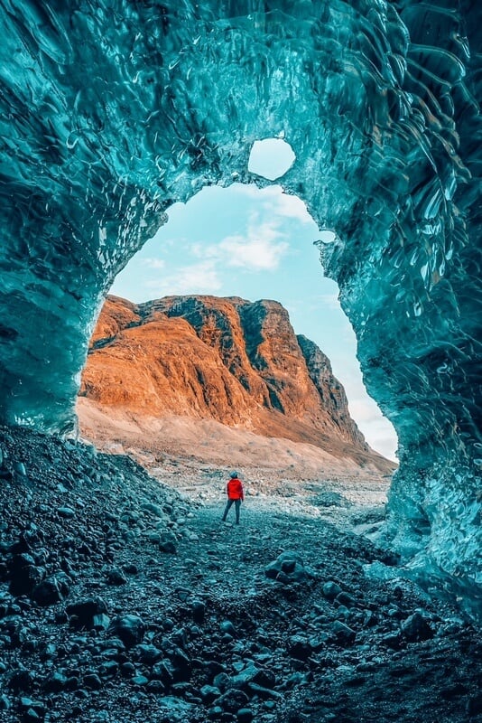 参观一个冰洞，并把它添加到冰岛的愿望清单中