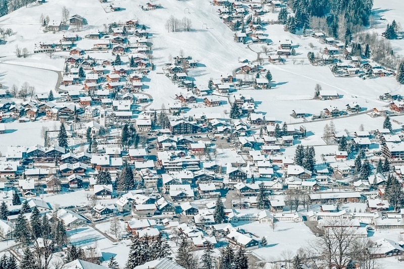 瑞士西门塔尔谷Lenk的冬天