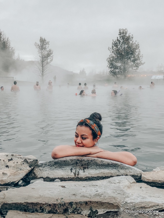 秘密泻湖的女孩，冰岛最好的温泉池之一