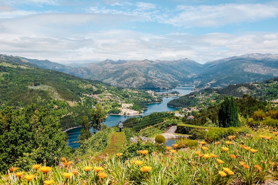 利马河蜿蜒流过葡萄牙唯一的国家公园佩内达·吉尔斯