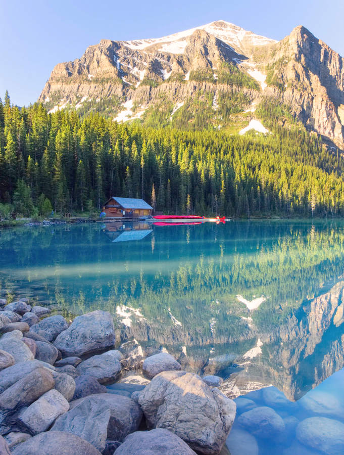 One day in Lake Louise itinerary with Moraine Lake
